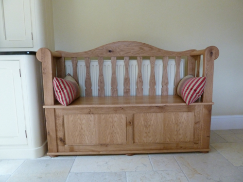 Oak settle